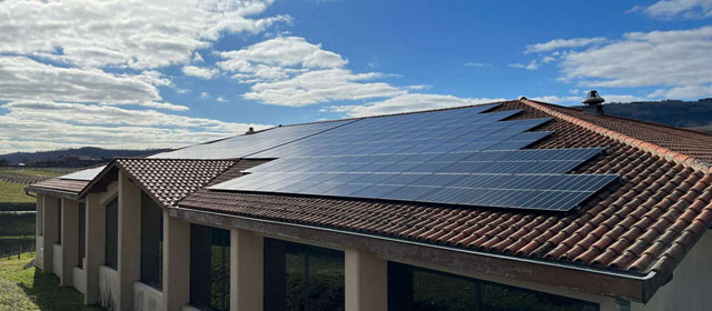 Panneaux photovoltaïques autoconsommation versus revente totale