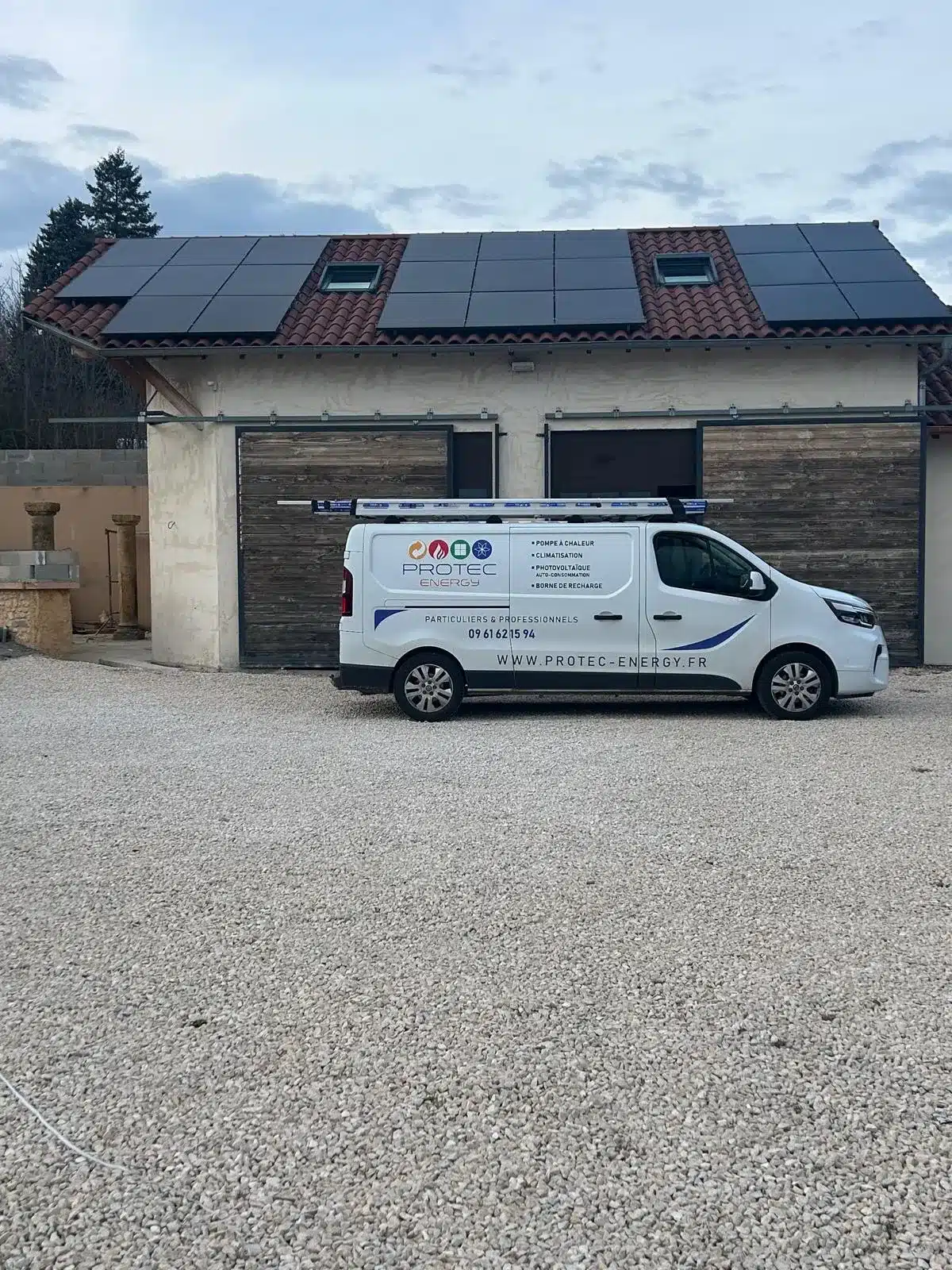 Installation photovoltaïque — Toiture solaire — Charnay (69), réalisation Protec Energy en Rhône-Alpes