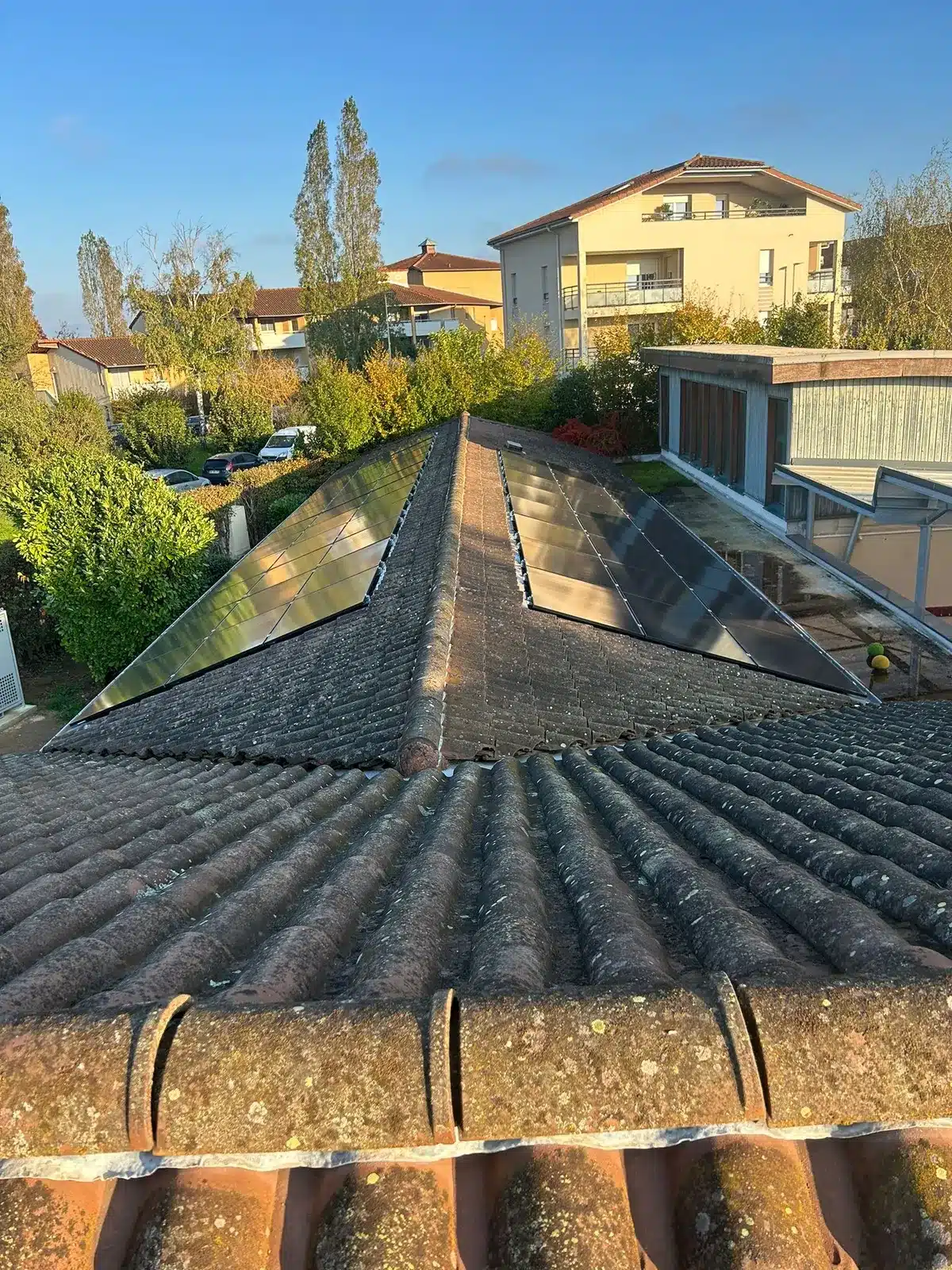 Installation photovoltaïque — Toiture en tuiles — Saint-Marcel (01), réalisation Protec Energy en Rhône-Alpes