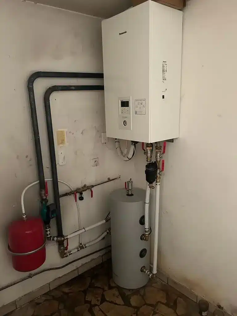 Pompe à chaleur air/eau — PAC air/eau — installation complète avec ballon, réalisation Protec Energy en Rhône-Alpes