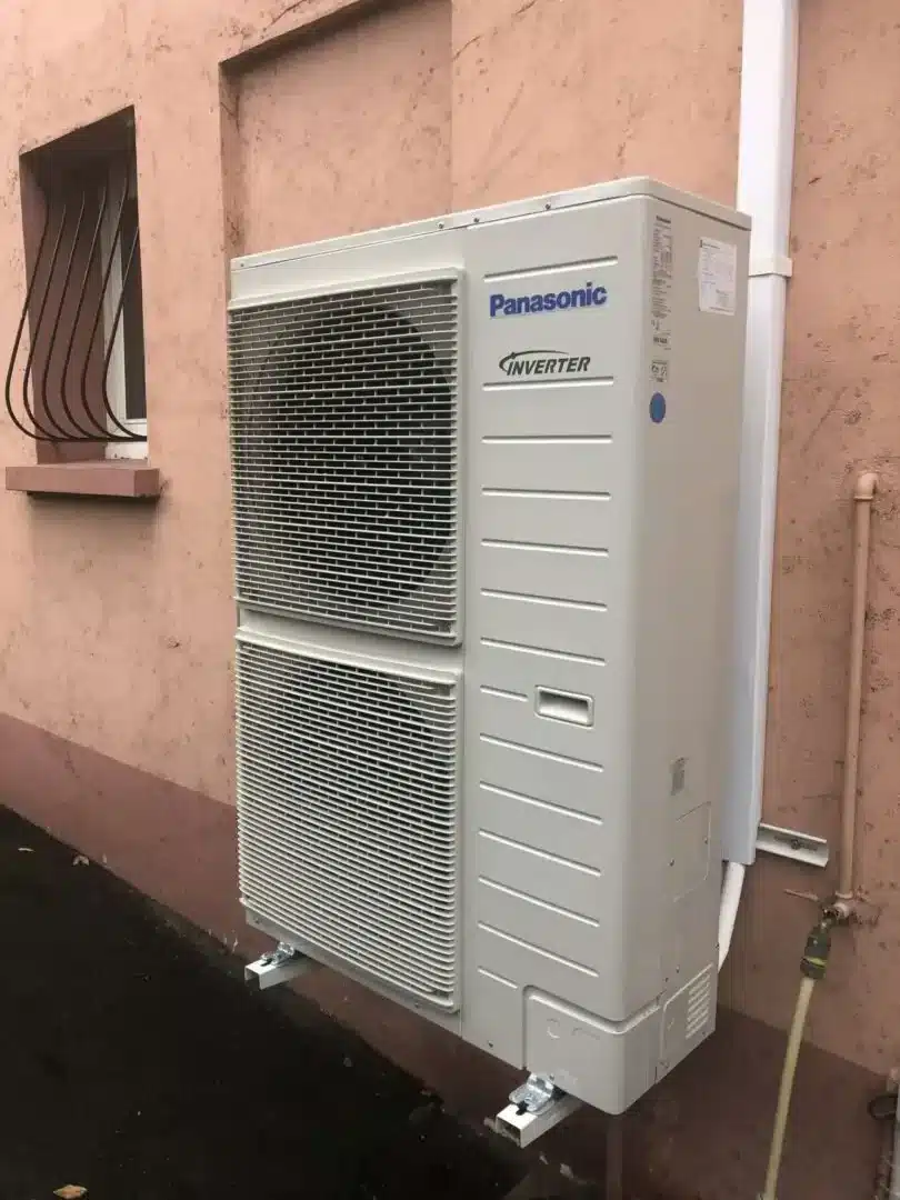 Pompe à chaleur air/eau — PAC air/eau Inverter — extérieur, réalisation Protec Energy en Rhône-Alpes