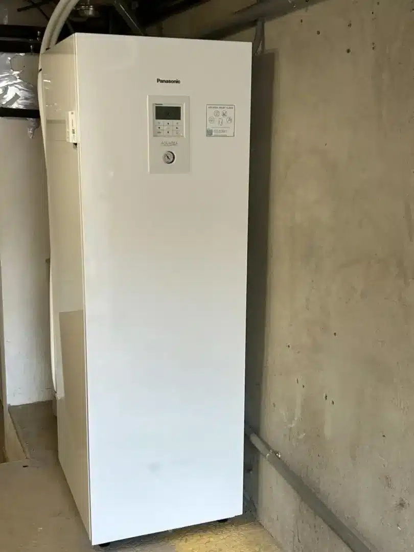Pompe à chaleur air/eau — PAC air/eau — unité intérieure, réalisation Protec Energy en Rhône-Alpes