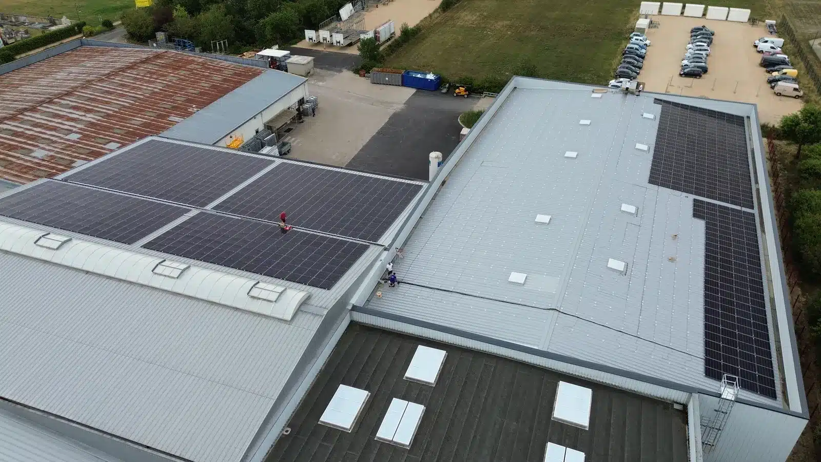 Installation photovoltaïque — Toiture industrielle — Vonnas (01), réalisation Protec Energy en Rhône-Alpes